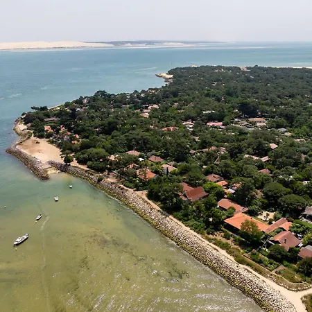 Cap A L'ouest 44h 50 M De La Villa *